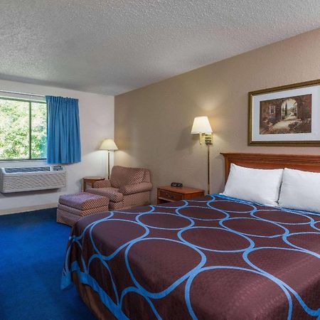 Super 8 By Wyndham Delmont Hotel Exterior foto