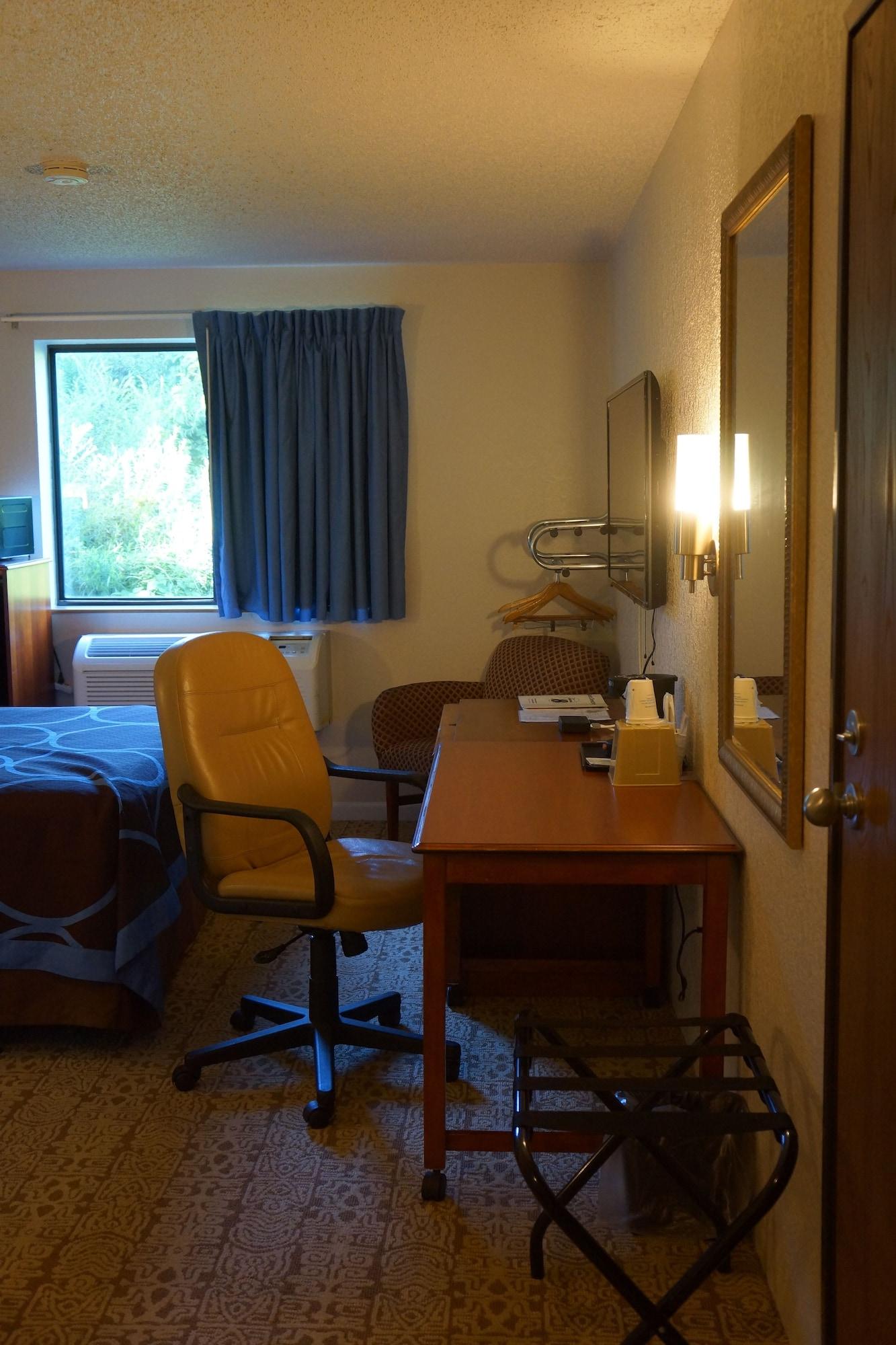 Super 8 By Wyndham Delmont Hotel Exterior foto