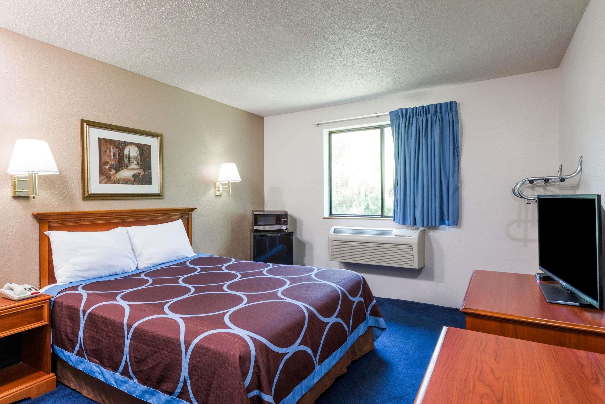 Super 8 By Wyndham Delmont Hotel Exterior foto