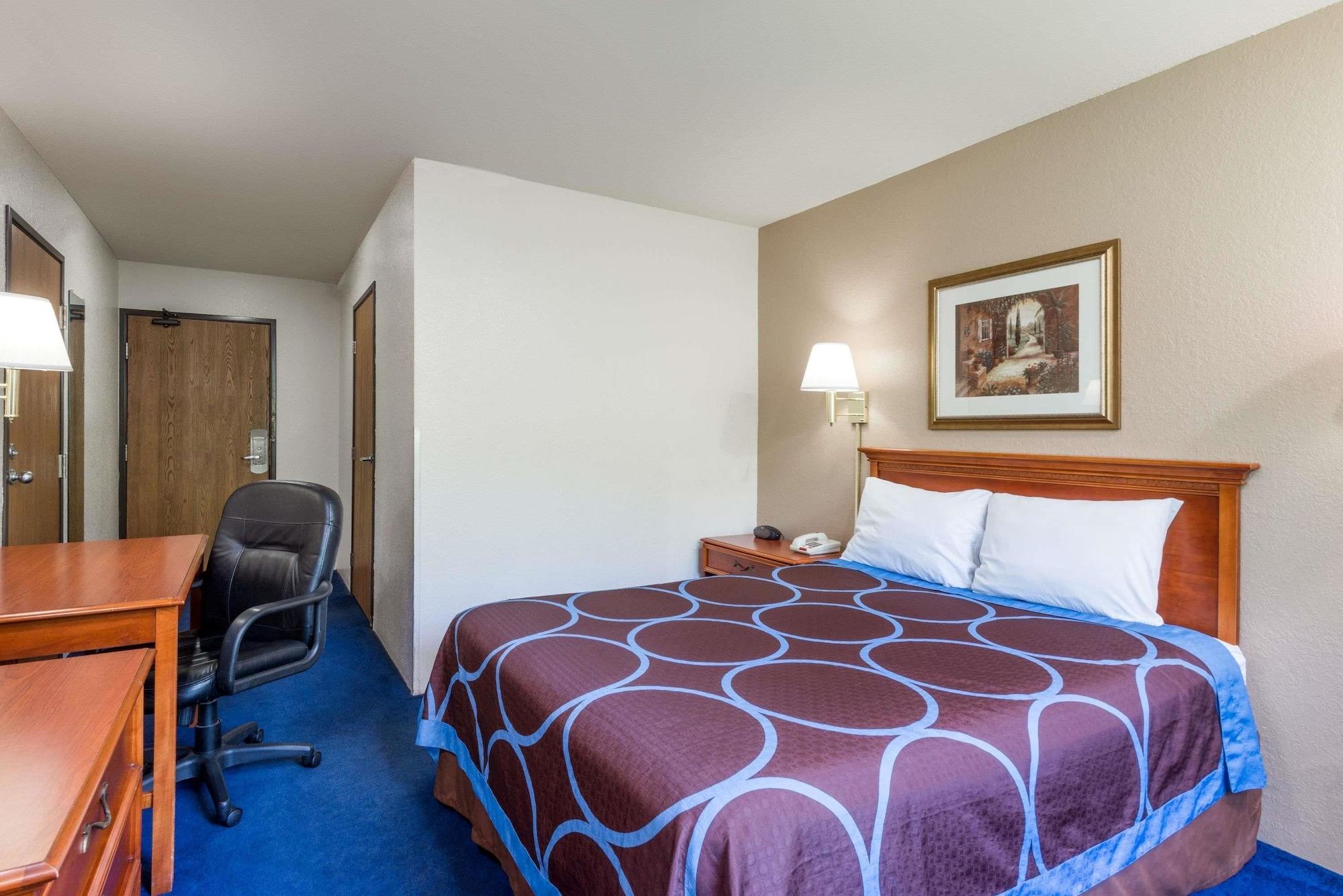 Super 8 By Wyndham Delmont Hotel Exterior foto