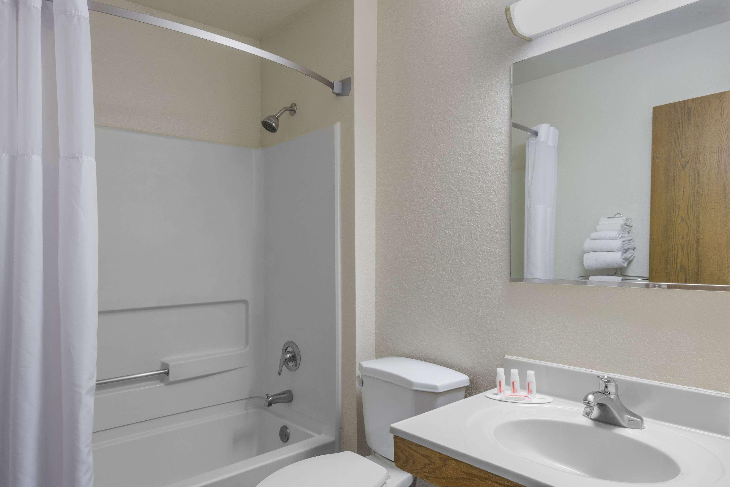 Super 8 By Wyndham Delmont Hotel Quarto foto