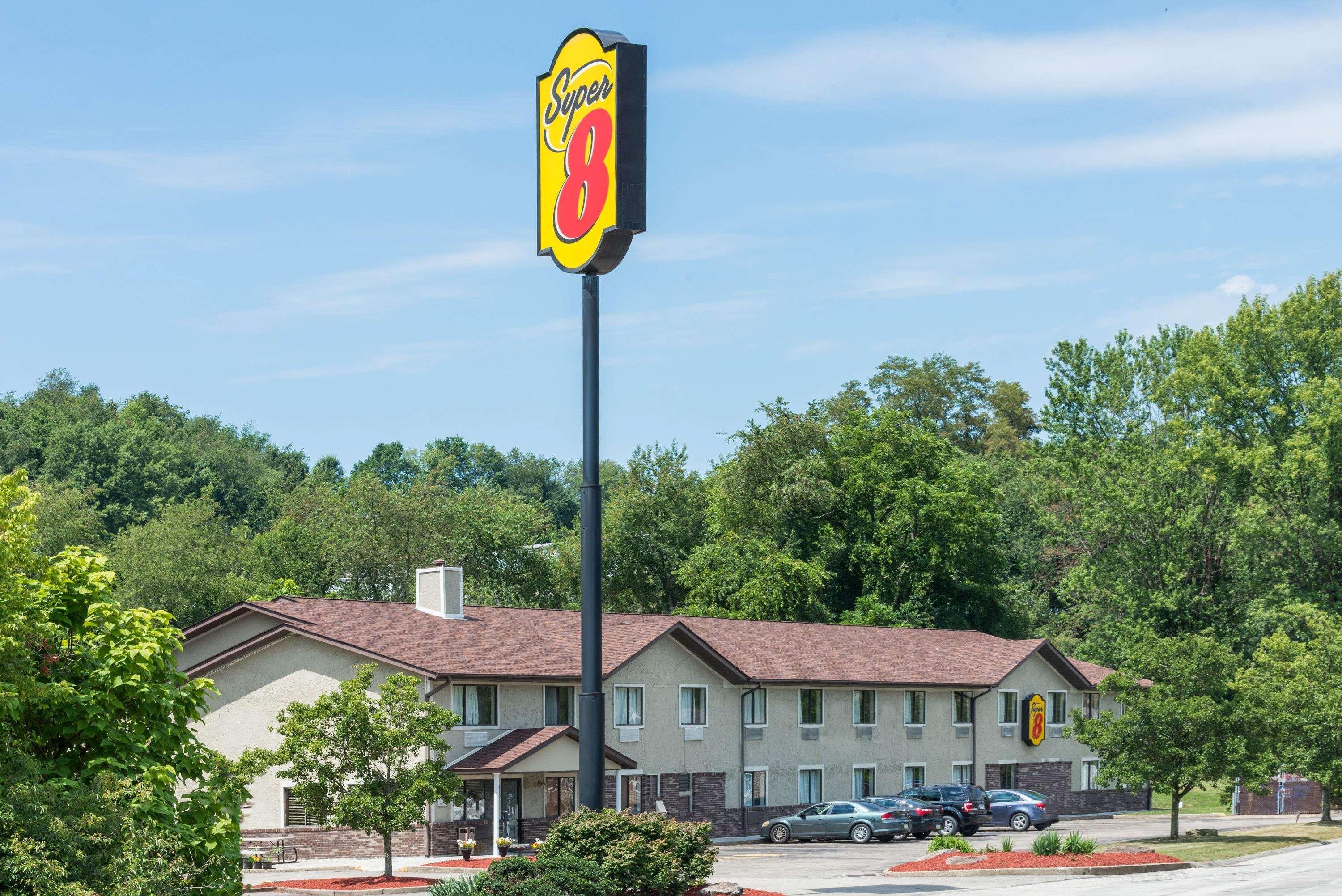 Super 8 By Wyndham Delmont Hotel Exterior foto