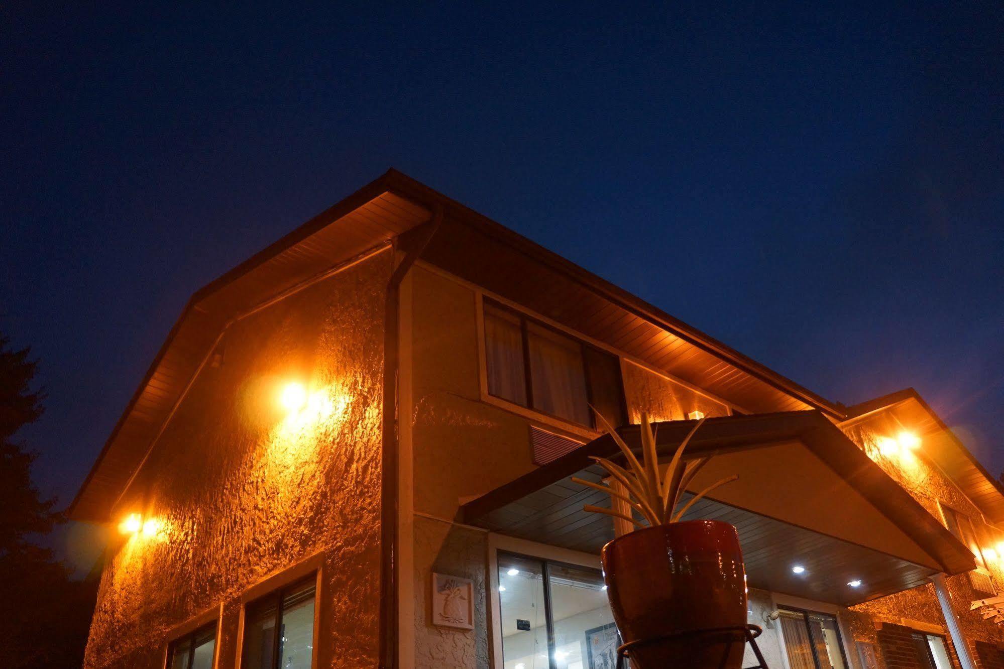 Super 8 By Wyndham Delmont Hotel Exterior foto