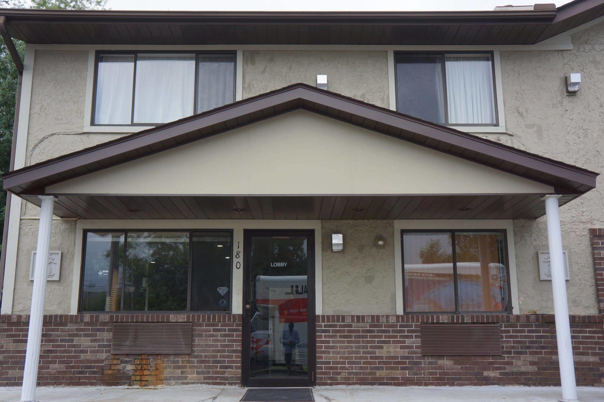 Super 8 By Wyndham Delmont Hotel Exterior foto