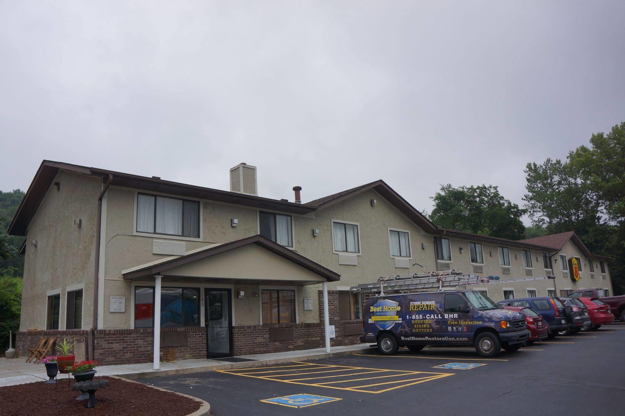 Super 8 By Wyndham Delmont Hotel Exterior foto